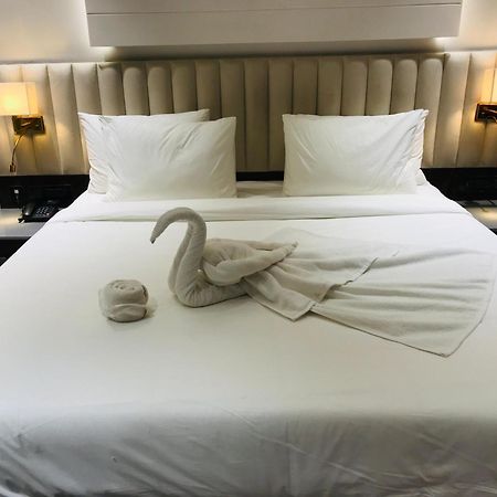 Hotel Midas Inn Mathura Esterno foto