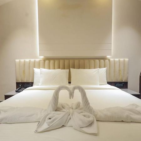 Hotel Midas Inn Mathura Esterno foto