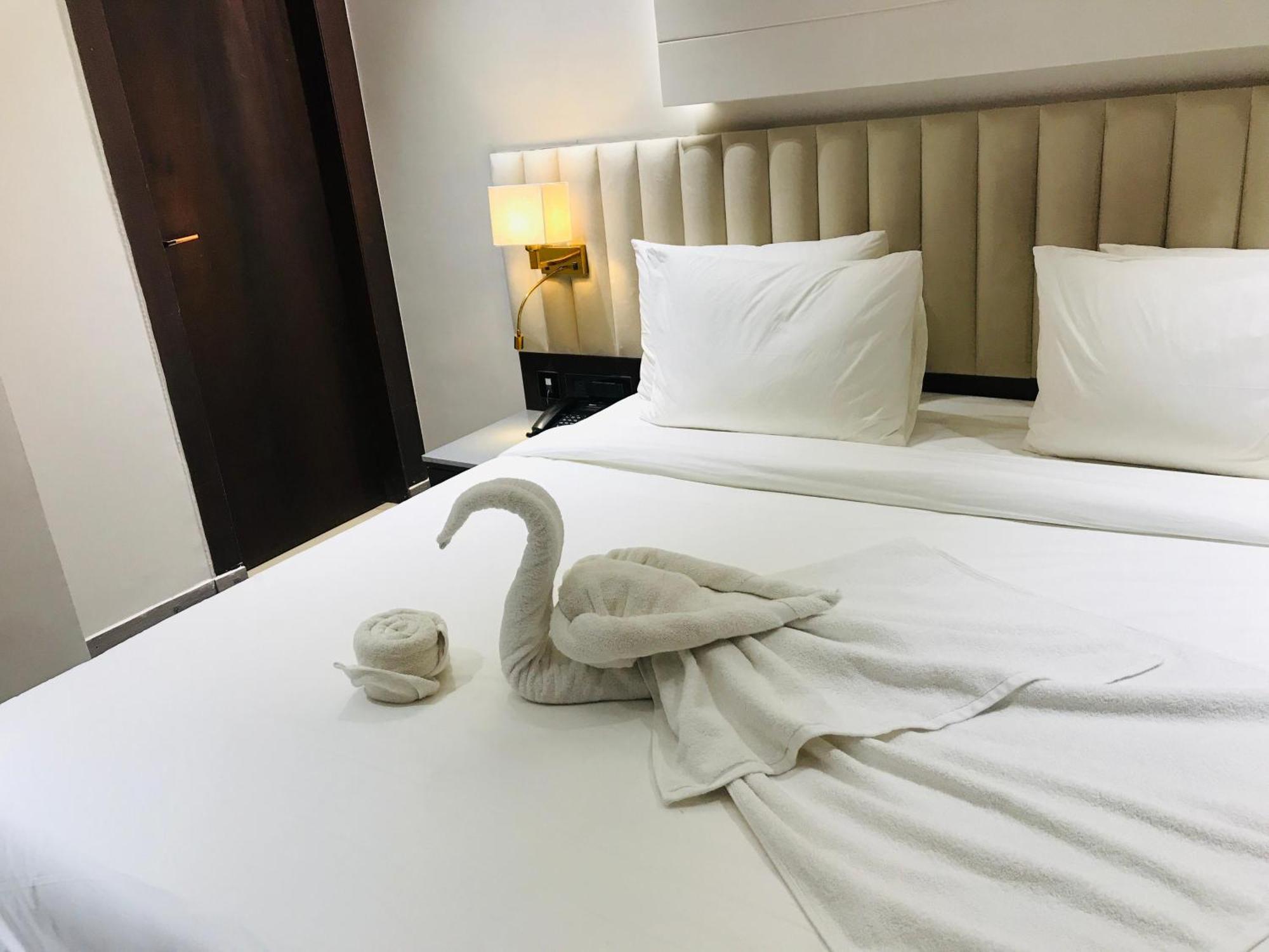 Hotel Midas Inn Mathura Esterno foto