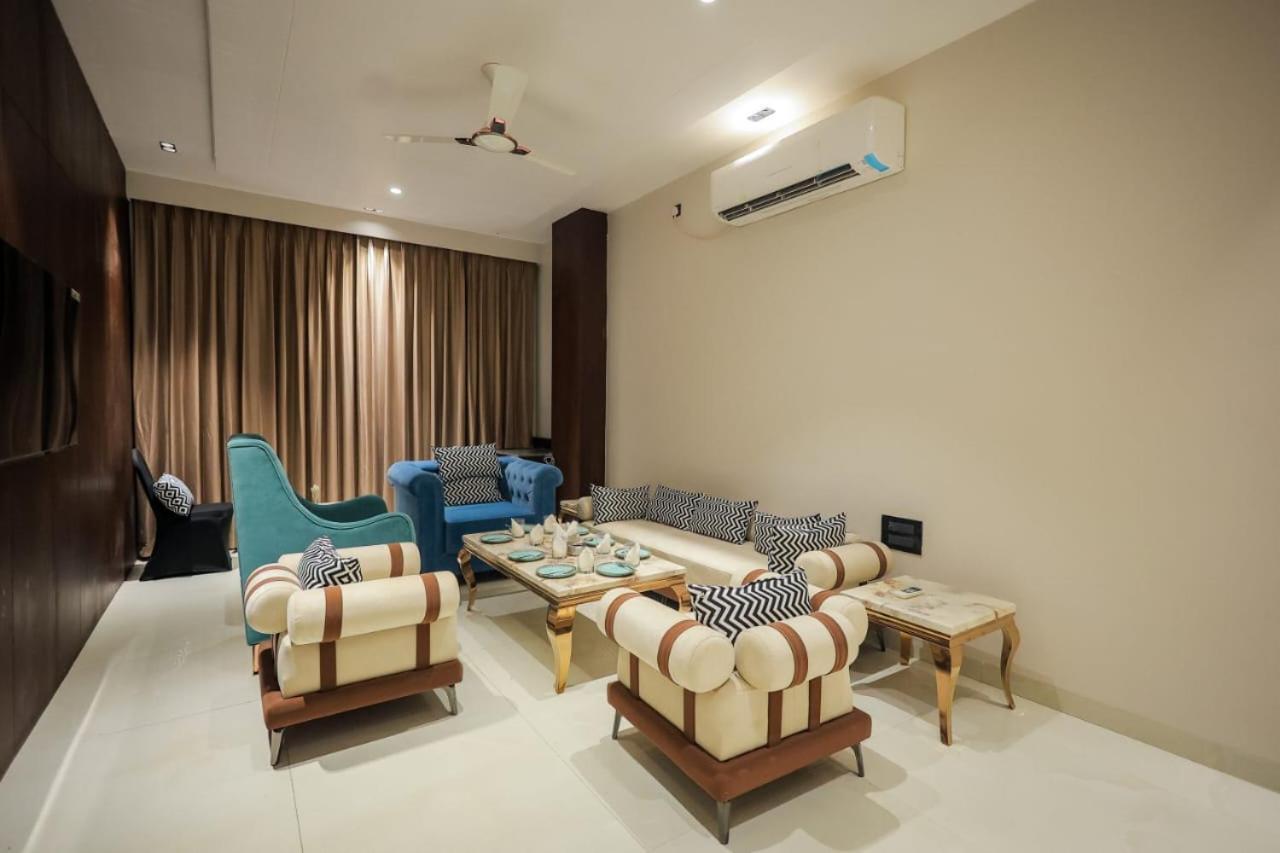 Hotel Midas Inn Mathura Esterno foto