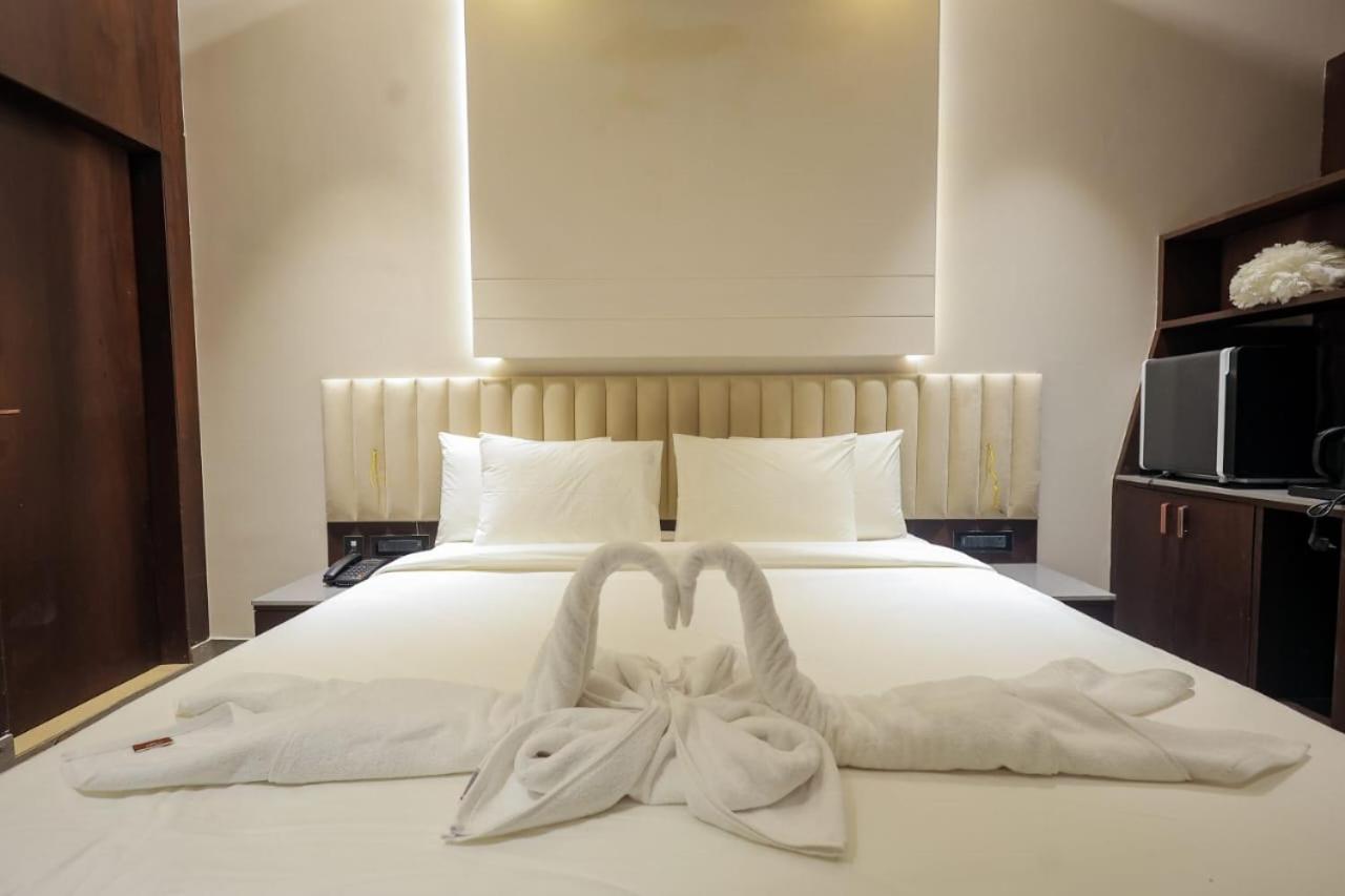 Hotel Midas Inn Mathura Esterno foto