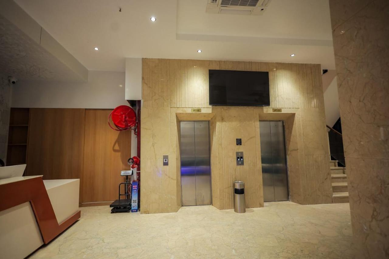 Hotel Midas Inn Mathura Esterno foto