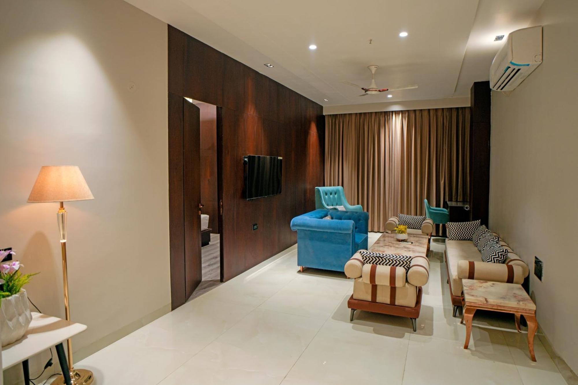 Hotel Midas Inn Mathura Esterno foto