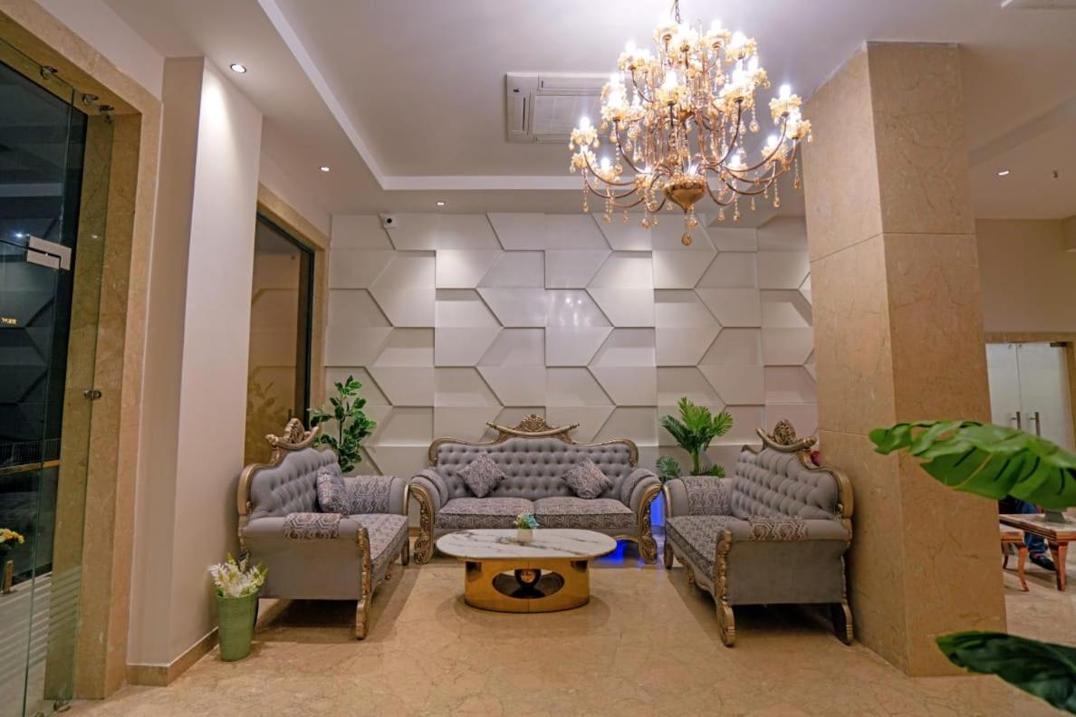 Hotel Midas Inn Mathura Esterno foto
