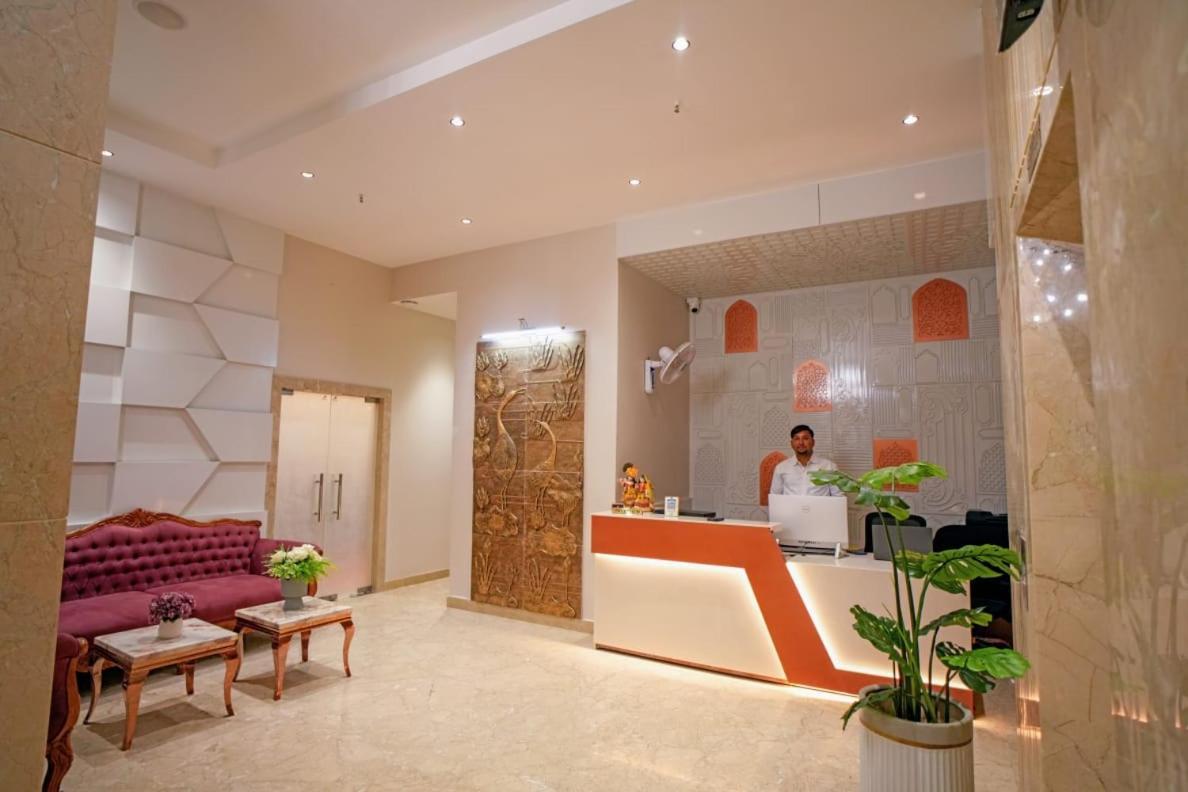 Hotel Midas Inn Mathura Esterno foto