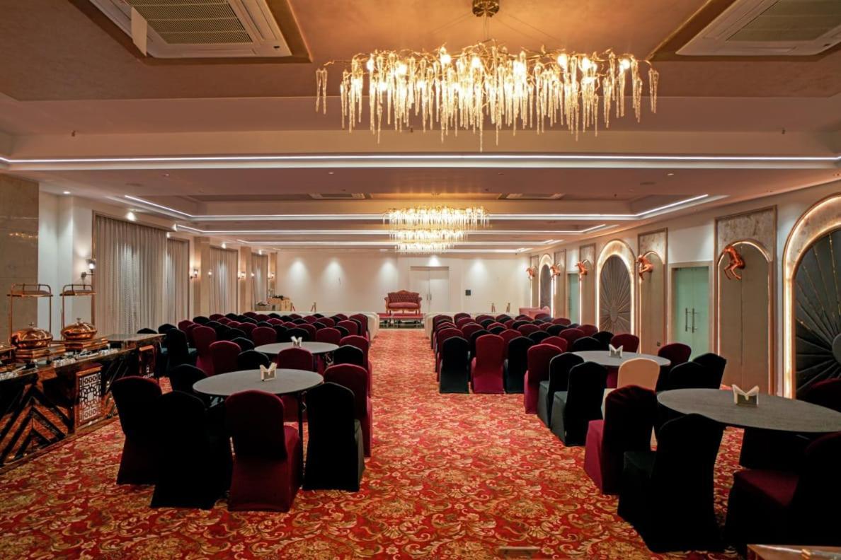 Hotel Midas Inn Mathura Esterno foto