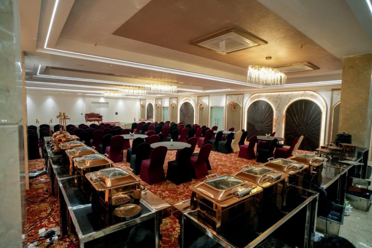 Hotel Midas Inn Mathura Esterno foto